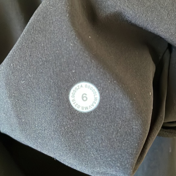 Lululemon On the Fly *Woven* 23” Pants - Picture 8 of 10